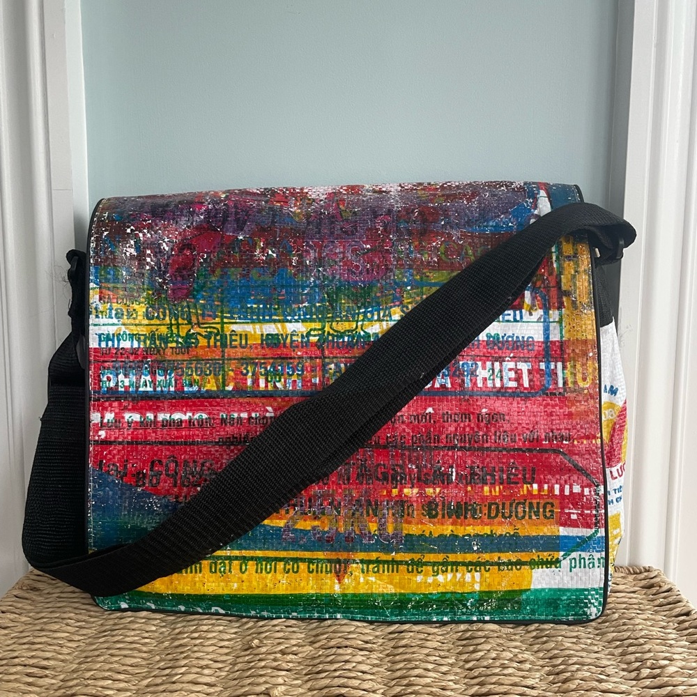 WATZMAN DESIGN Colorful Messenger Bag with Black Strap excellent condition